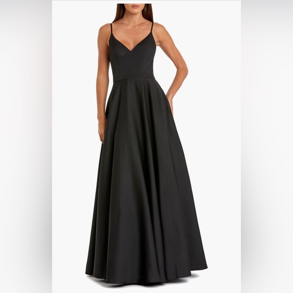 NWT Mac Duggal CLASSIC SLEEVELESS A-LINE GOWN WITH POCKETS black size 10. - Picture 1 of 10